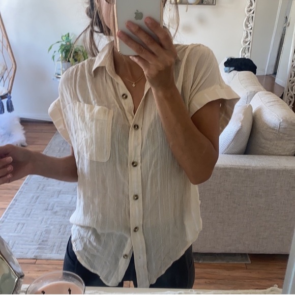 🪞 light chambray short sleeve button up blouse - Picture 3 of 8